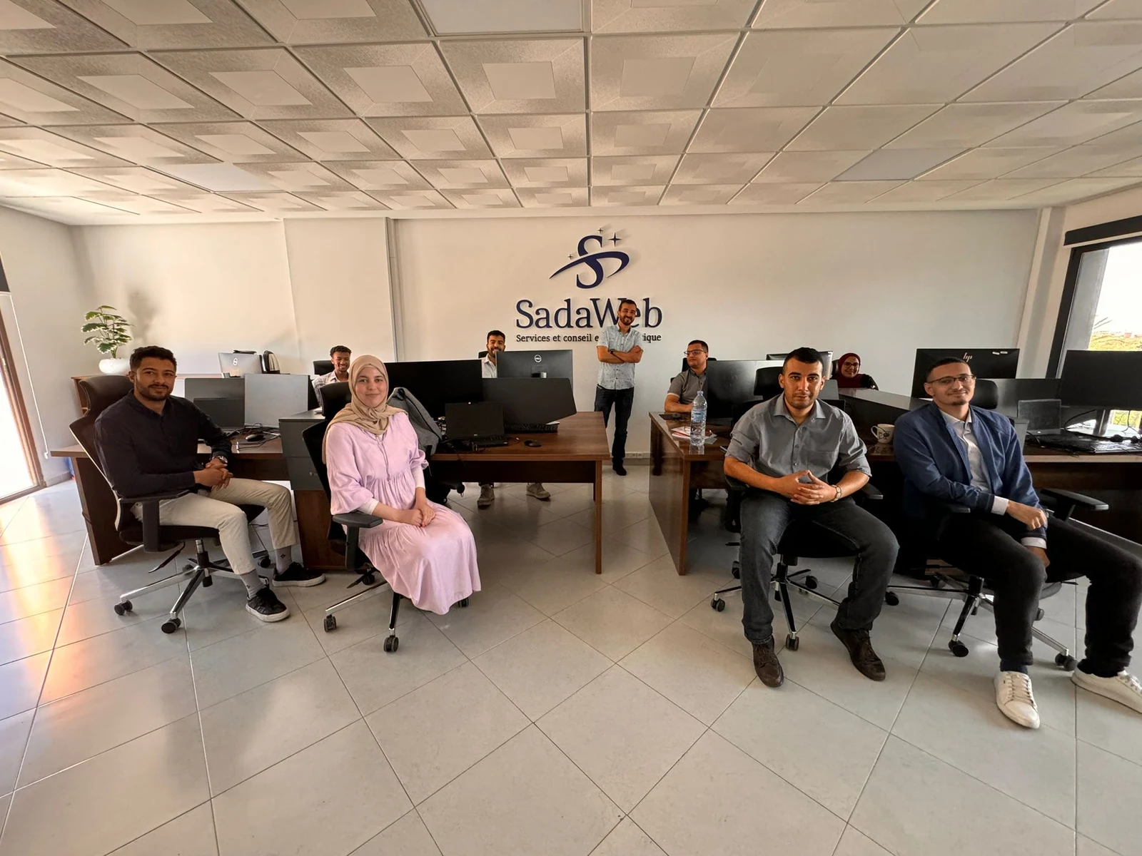 L’équipe SADAWEB réunie dans ses bureaux à Marrakech